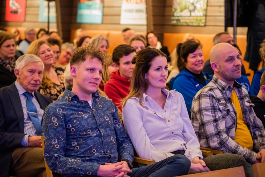 2023-02 Lancering Geluksboek-35 publiek bas julia gerben