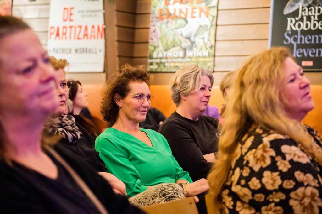 8 2023-02 Lancering Geluksboek-40 publiek simone en eveline